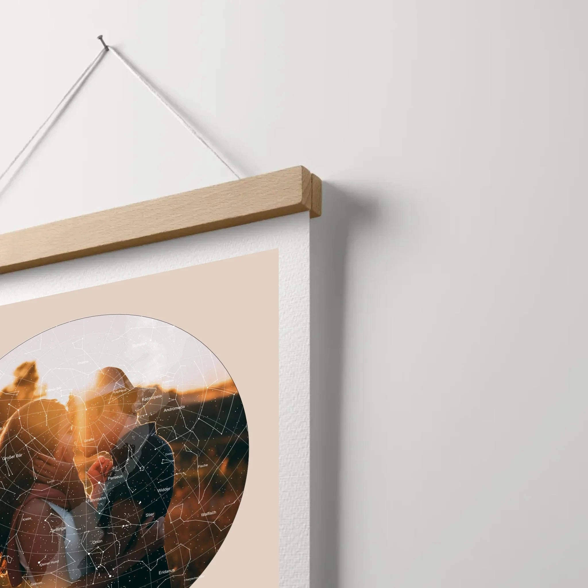 Poster-Holzleiste-MockUp-CloseUp