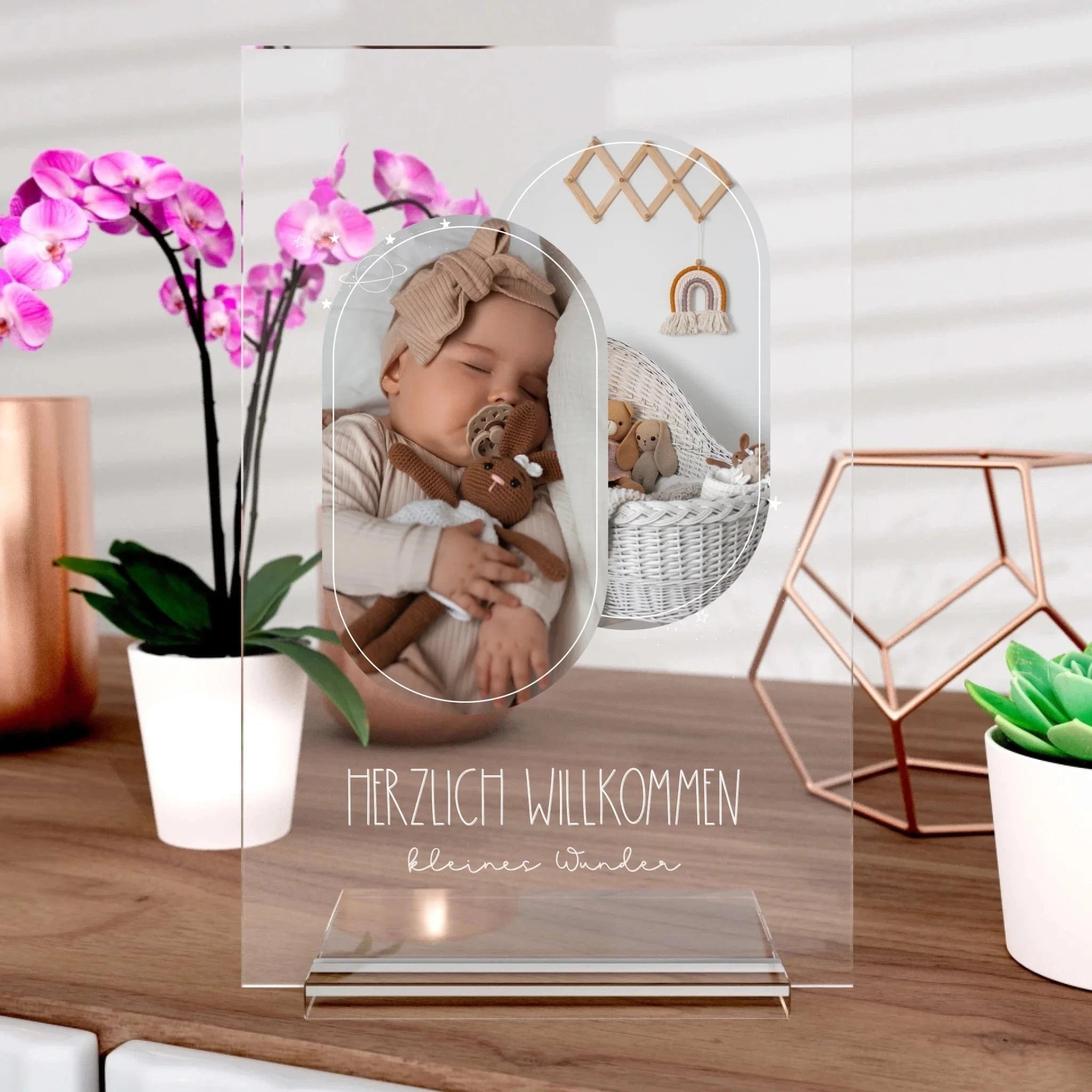 Baby Willkommen Aufsteller aus Glas - Aufsteller Acrylglas-Fotoaufsteller - Hoch-/Querformat / Hochformat / 20x30 cm von Schmidt Digitaldruck GmbH