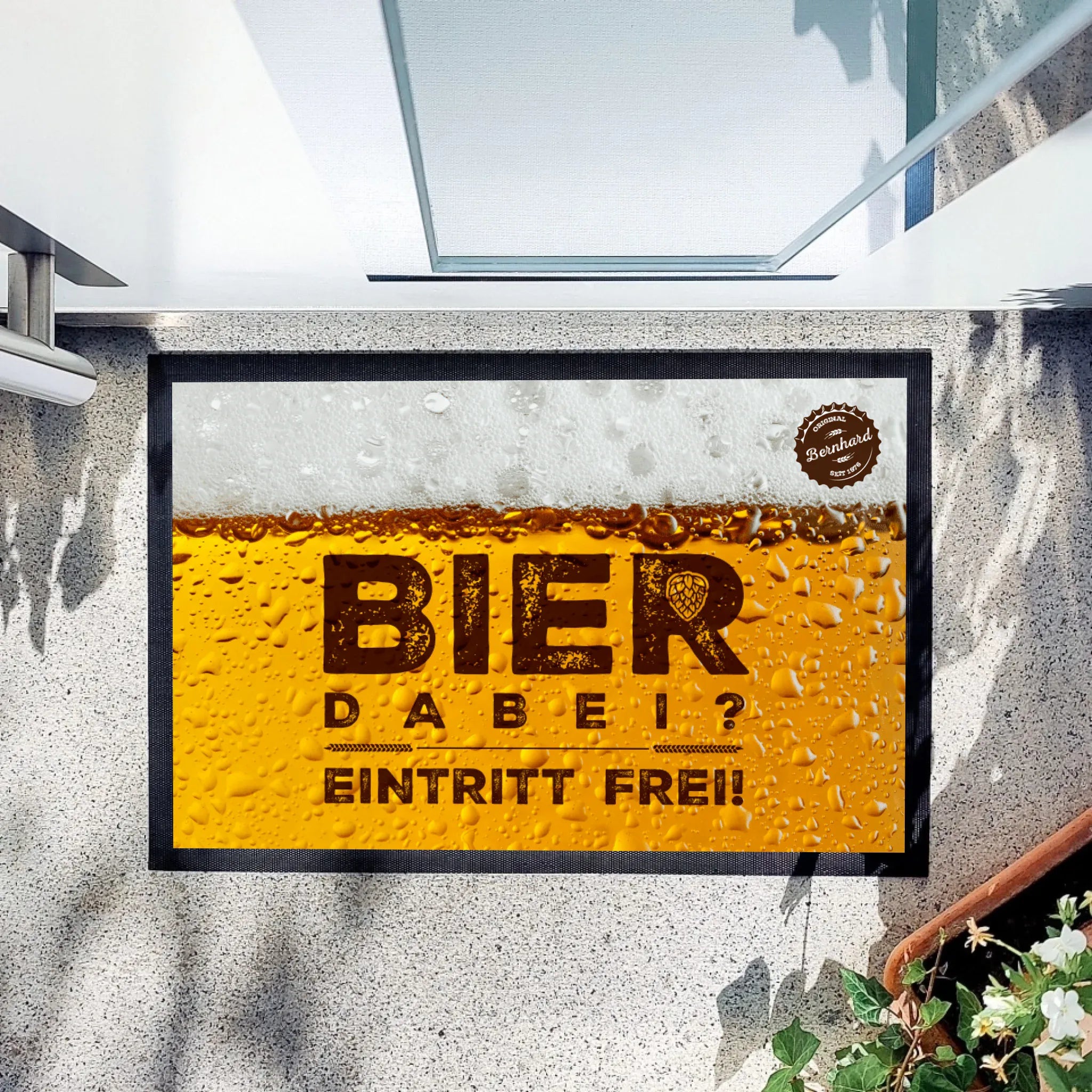 Fußmatte "Bier dabei? Eintritt frei!" - Fußmatte Fußmatte "Gummirand" / weiß / 60 x 40 cm von Schmidt Digitaldruck GmbH