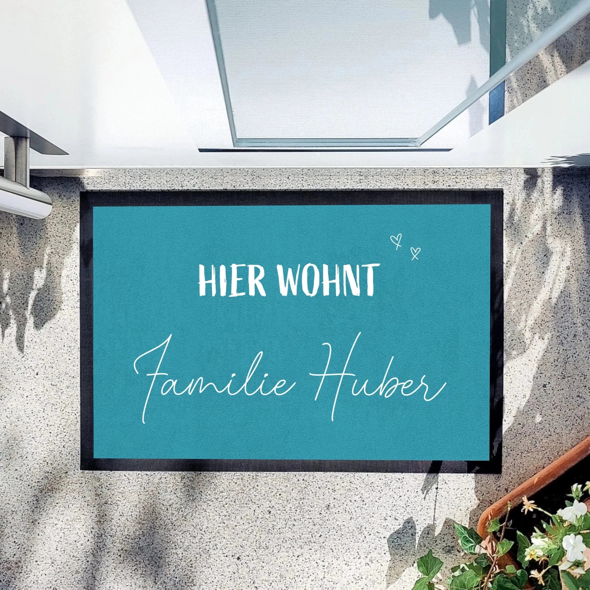 Fußmatte "Hier wohnt" - Fußmatte Fußmatte "Gummirand" / weiß / 60 x 40 cm von Schmidt Digitaldruck GmbH