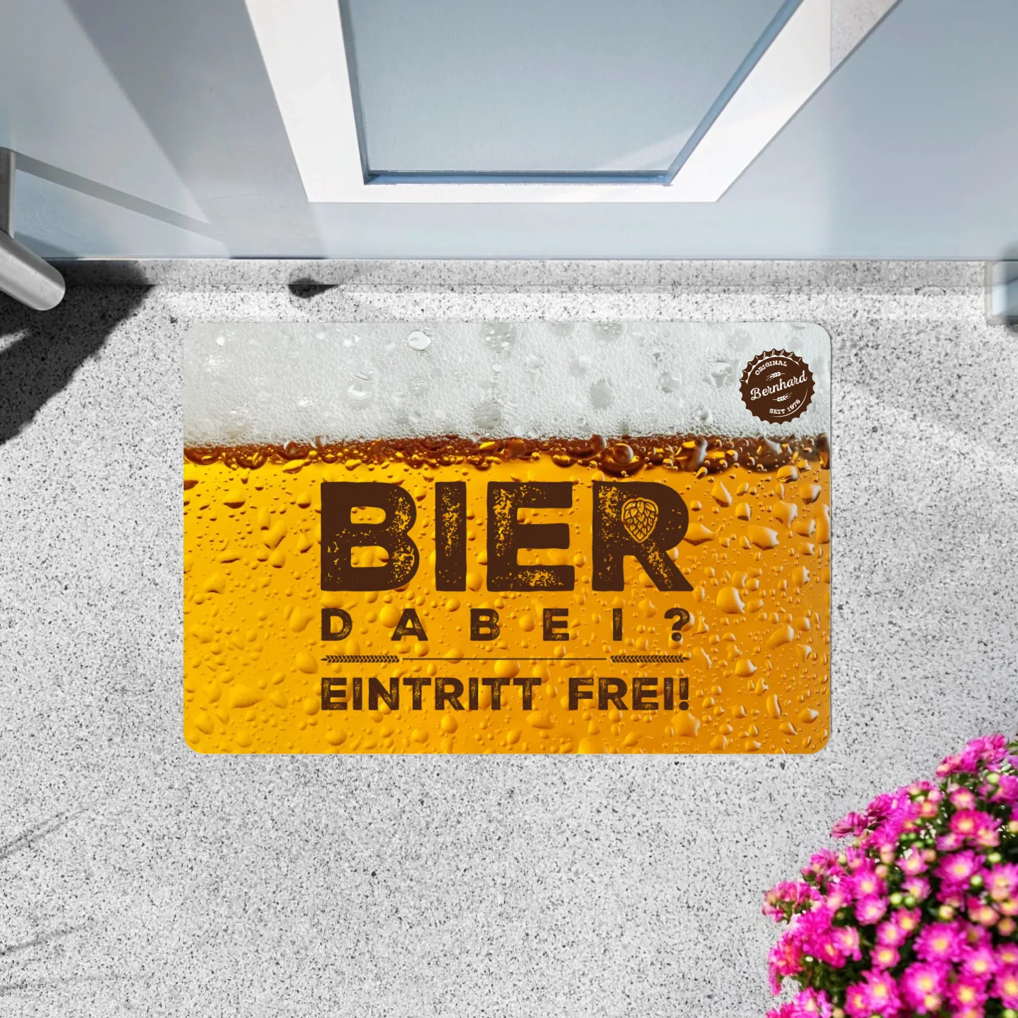 Fußmatte "Bier dabei? Eintritt frei!" - Fußmatte Fußmatte / weiß / 60 x 40 cm von Schmidt Digitaldruck GmbH
