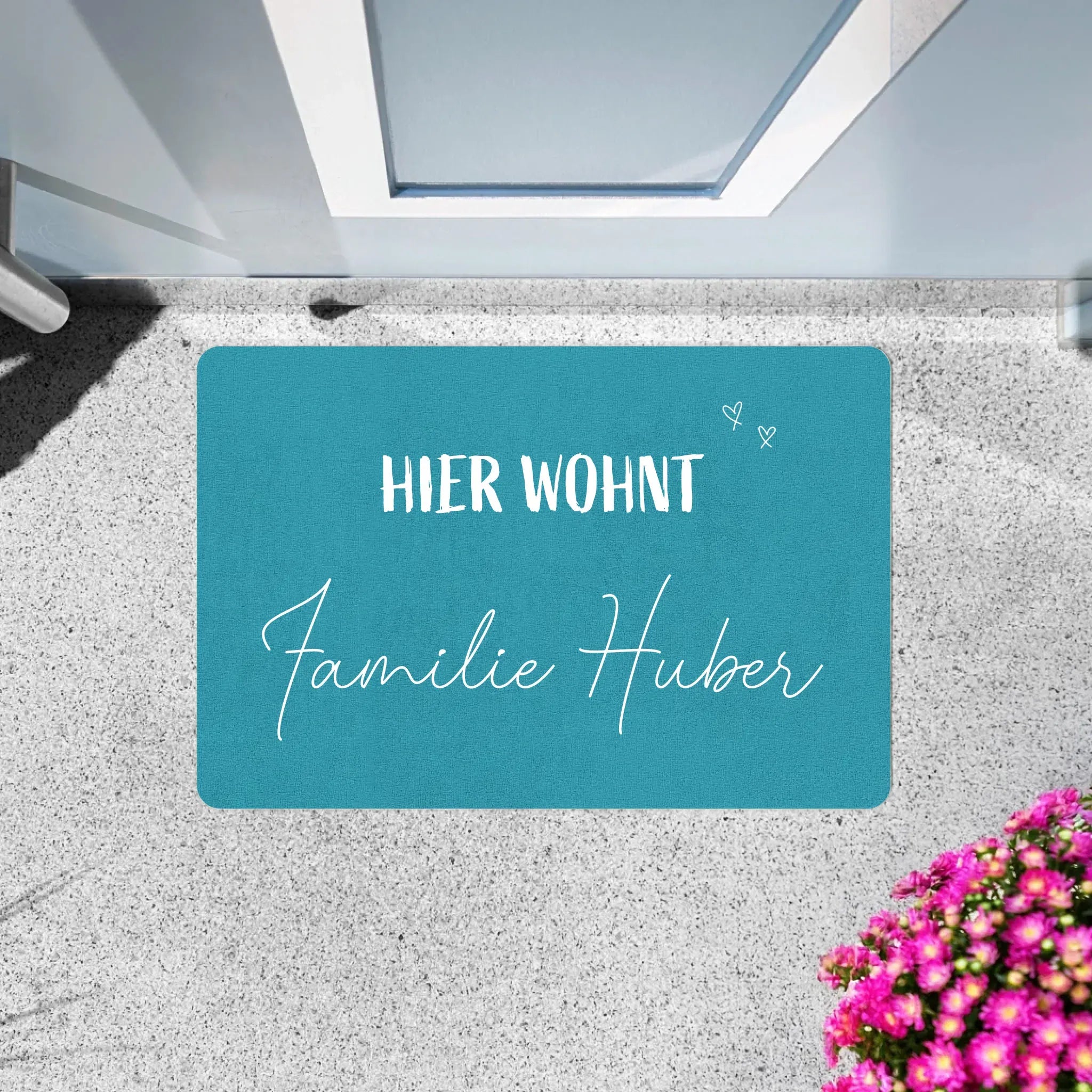 Fußmatte "Hier wohnt" - Fußmatte Fußmatte / weiß / 60 x 40 cm von Schmidt Digitaldruck GmbH